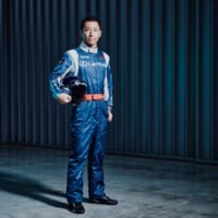 レーシングスーツ姿の室屋義秀選手（(c) Lexus Pathfinder Air Racing / Yusuke Kashiwazaki）