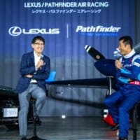 トークでの室屋選手（右）と佐藤プレジデント（(c) Lexus Pathfinder Air Racing / Suguru Saito）