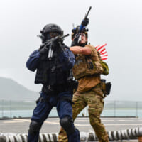 訓練中の特別警備隊員（画像：U.S.Navy）