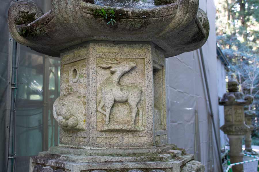 鹿が彫られた香取神宮の石燈籠