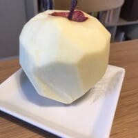 ポリゴンで表現したようなりんご