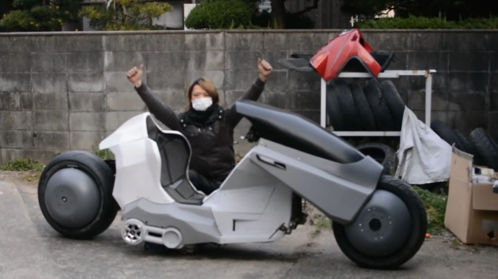 「変なバイク作る系ユーチューバー」がAKIRA「金田のバイク」再現に挑戦