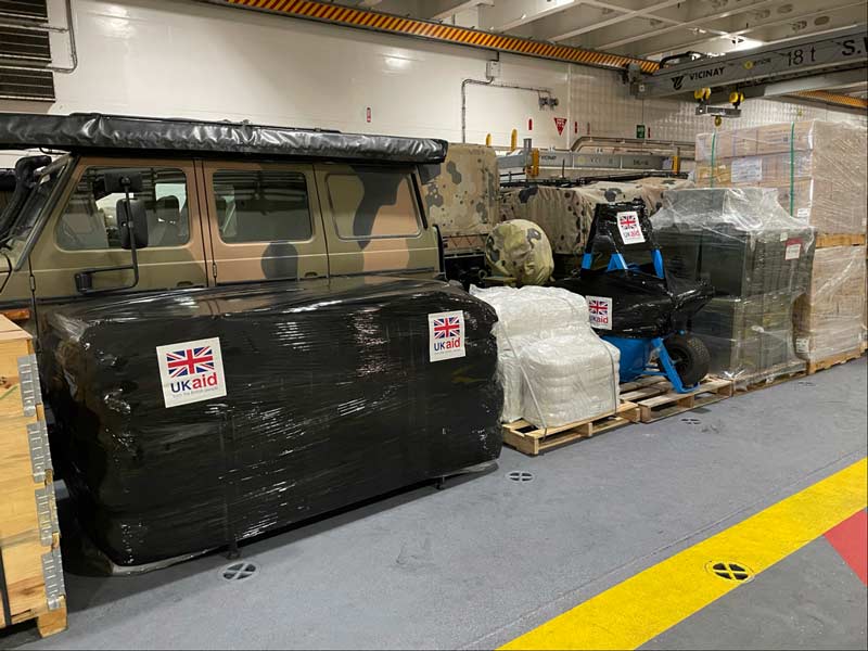 アデレードに搭載されたイギリスの援助物資（画像：Commonwealth of Australia）