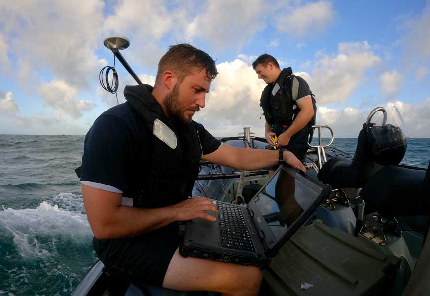 海の状況を分析する（画像：New Zealand Defence Force）