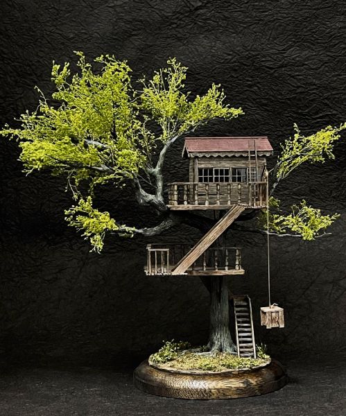 あったらいいな「大人の秘密基地」をカタチに　模型のツリーハウスで表現