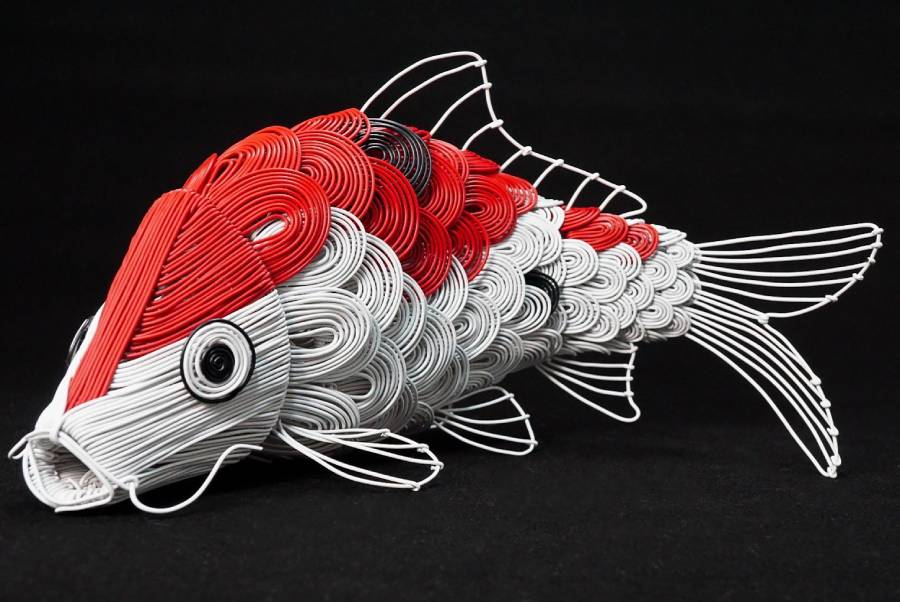 本物そっくりな鯉の針金アート