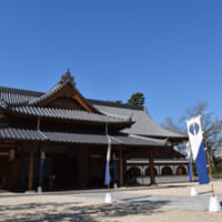 左から佐賀県立博物館・佐賀県立佐賀城本丸歴史館・佐賀県立図書館