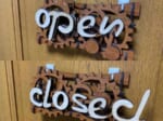 不思議！「open」と「closed」が一瞬にして切り替わる看板