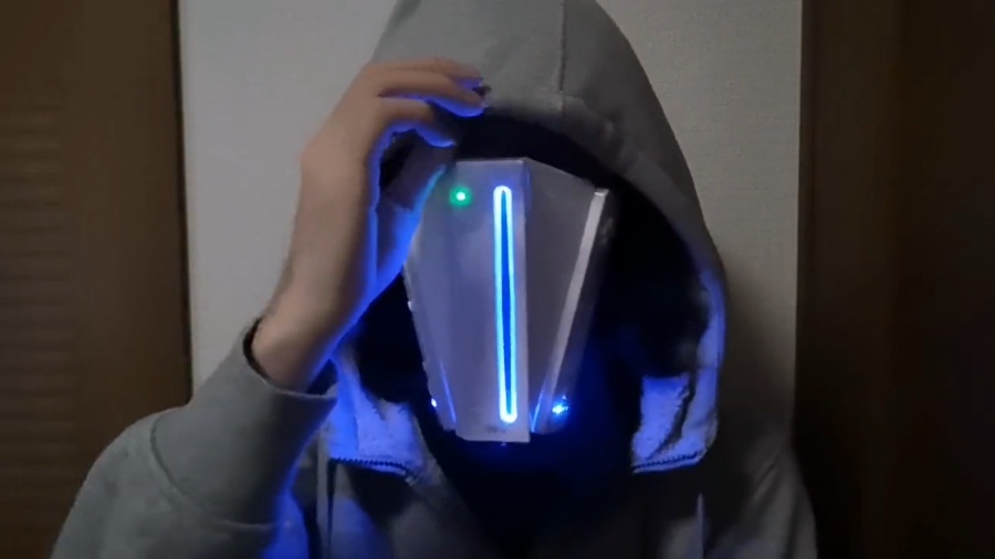 Wii本体をフェイスマスクに大改造　LEDの点灯も再現したゲーミングマスク