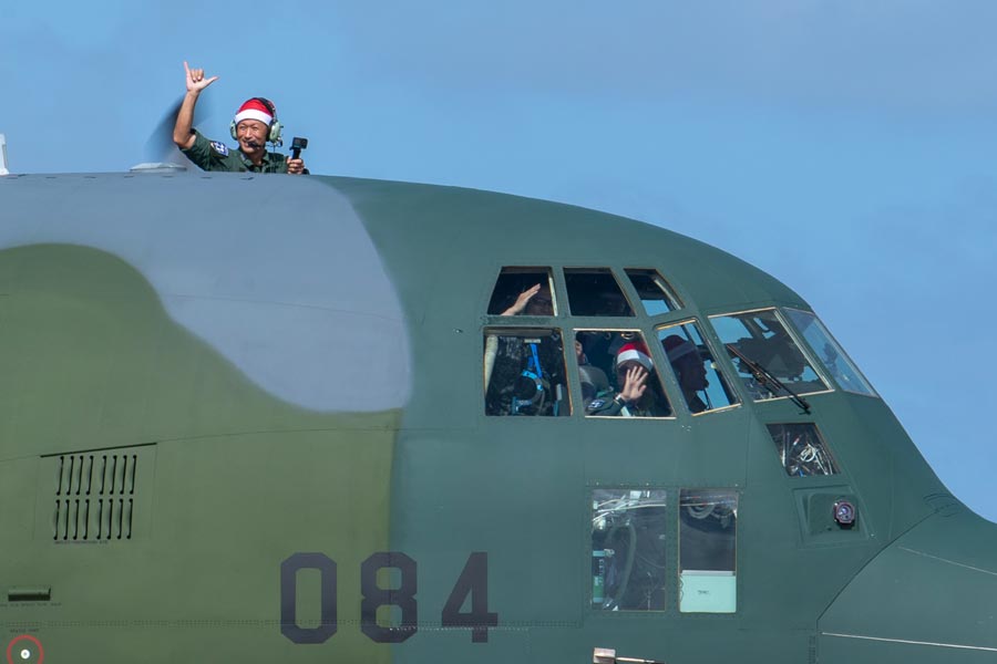 「クリスマス・ドロップ作戦」に参加した航空自衛隊のC-130H（画像：USAF）