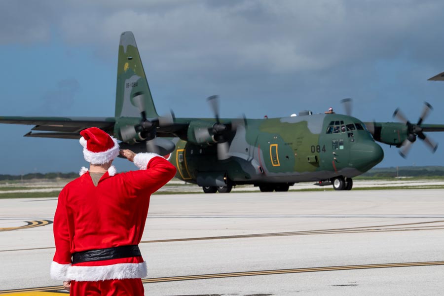 航空自衛隊C-130が参加　人道支援任務「クリスマス・ドロップ作戦」
