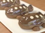 甘いチョコをたっぷりトッピング　CGで描くポケモン「ドオー」のお菓子