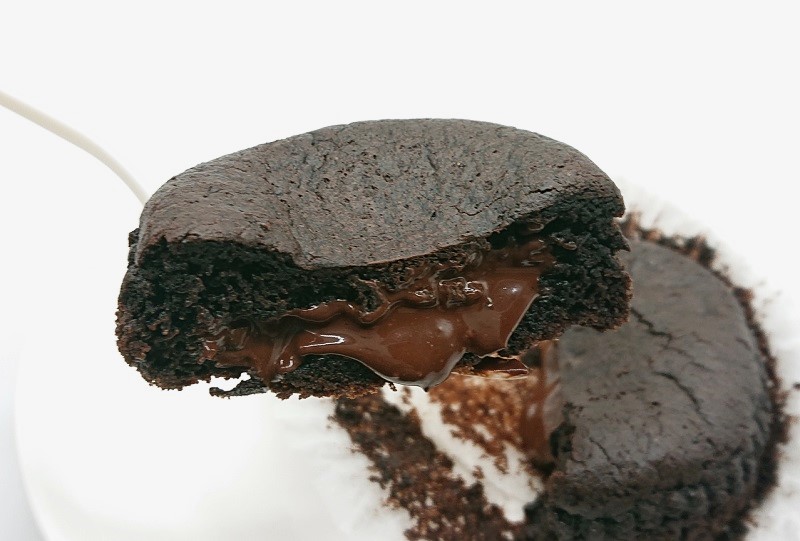 チョコケーキはしっとりしていて柔らかく、チョコの風味を存分に味わえます