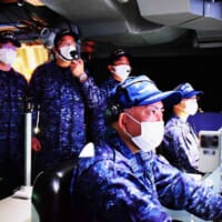 弾道ミサイル対処訓練を行う護衛艦あたごの乗組員（画像：海上自衛隊）