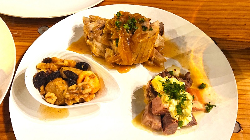 「Plate」の3品は「スペアリブのヱビスビール煮込み」と「和牛タンのテットドフロマージュ タルタルソース」、そして「MERCチーズサブレ」