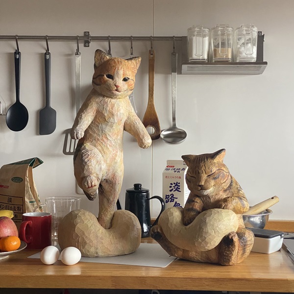 猫のパン職人を木彫りで表現！まるで絵本の世界
