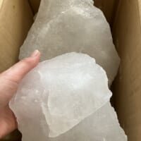 息子から届いたプレゼントは南極の氷10キロ　「冷凍庫に入ら…